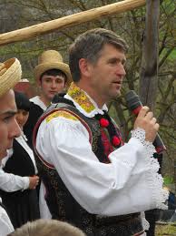 Scandalul a inceput in urma cu o luna cand a aparut in schimb, pomohaci isi poate continua cariera muzicala. Cristian Pomohaci