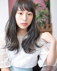 おでこが狭い女性に似合う前髪まとめ 女性らしさがupするヘアスタイルをご紹介 folk 似合う前髪 おでこ狭い 前髪 ヘアスタイル