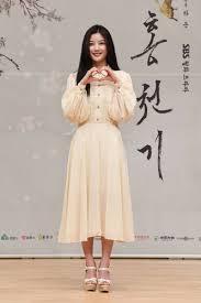 마침 일을 저질러 사헌부에 나가 추국(推鞫)을 받을 때, 서달성(徐達城) 3이 젊었을 적에 여러 연소한 패들과 같이 활를 쏘고 술을 마시다가 또한 잡혀 와 있었다. K7dhtnql9entbm