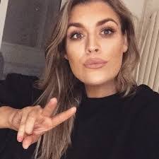 Rebecca Dempsey's Instagram, Twitter & Facebook