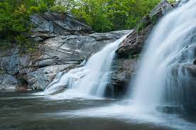 The housatonic river is a popular whitewater paddling destination beginning at falls village, connecticut and continuing to gaylordsville. Great Falls Housatonic River Wikipedia