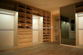 Ein schrank für ihre dachschräge ermöglicht es ihnen, sämtlichen stauraum ihrer wohnung auszureizen und gleichzeitig für optische highlights nach ihrem geschmack zu sorgen. Begehbarer Schrank Leipzig Dresden Massanfertigung Von Begehbaren Schranken