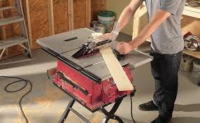 In this review i start by breaking down the 3 main categories of table saws and where this particular saw fits in. 6 Best Contractor Table Saws Jul 2021 Reviews Buying Guide