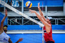 Sandvolleyball er en idrettsgren som har sin opprinnelse i innendørsvolleyball. Tidagz1 Rffsem