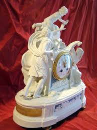 Pendule En Biscuit De Porcelaine De Choisy Signee Balthazard A Paris Pendules Anciennes Pendule Ancienne Pendule Horloge Decor