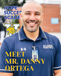Encuentra a Mr. Danny Ortega, el consejero de la Hope Success Academy en  Valencia High School
