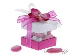 Les prix indiqués sont les prix garni de dragés en chocolat, vous avez rien à faire! Boite A Dragees Cube Et Orchidee Fuchsia Vente Boite De Dragees Mariage Drageeslad