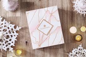 Découvrez à l'intérieur 24 produits remplis de magie. Calendrier De L Avent Glossybox Tous Les Calendriers De L Avent Beaute 2021