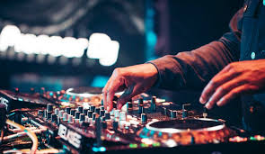 From live bands to interactive wedding dj to wedding photo booths, nice entertainment can accommodate our team of atlanta djs provide some of the best wedding entertainment in the atl. Wedding Dj Services In Mumbai Best Wedding Dj In India