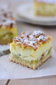 Carres Patissiers A La Rhubarbe Recette Dessert Gateaux Et Desserts Patissiere