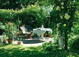 Ein sitzplatz kann unabhängig vom haus an besonders schönen, klimatisch günstigen oder sonni. Ein Sitzplatz Im Garten Juni 2007 Familienheim Und Garten
