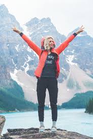 Melyik Sportag Illik Hozzad A Legjobban A Csillagjegyed Elarulja Hiking Outfit Women Hiking Outfit Fall Hiking Outfit