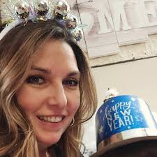 Married couples paying each other back for coffee