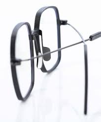 Jahrhundert entwickelt, eine bügellose brille, die einfach auf den nasenrücken geklemmt werden konnte. Klenze Baum Brillen Designerbrillen In Munchen Kitschenberg