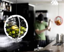 Une corbeille à fruit remplie d'agrumes, pommes et poires appétissantes est une véritable invitation à manger sain. Corbeille A Fruits Suspendue Pick Fruit Basket Corbeille De Fruits Corbeille Suspendu