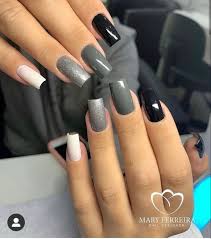 Hoy te queremos mostrar una recopilación de diseños y combinaciones de uñas negras 2021 para que puedas inspirarte y puedas sacar ideas para hacerte en tus uñas. 520 Ideas De Disenos De Unas Negras En 2021 Manicura De Unas Unas De Gel Bonitas Manicura Para Unas Cortas