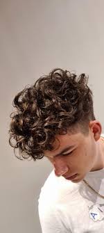 Dit zijn dé mannenkapsels van 2019. Herenkapsel Mens Hair Haircut Mannen Kapsel In 2021 Krullende Herenkapsels Kapsels Herenkapsels