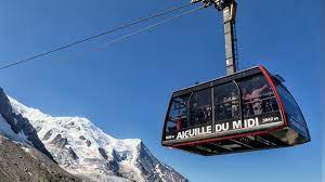 A cable car is a vehicle for taking people up mountains or steep hills. Le Telepherique De L Aiguille Du Midi Est De Nouveau Ferme A Cause D Un Cable Defectueux