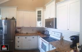 Unscreened cabinets contractors in west palm beach. 411 Kitchen Cabinets On Twitter Light White Shaker Cabinets With Santa Cecilia Granite Http T Co X17sjxd8jf