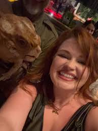 I know y'all are probably sick of me talking about this, but I needed to do  one last photo dump to celebrate how amazing Sunday was. Thank you so much  @paramountpics and @