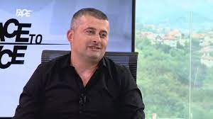 Predsednik srbije aleksandar vučić ugostio je sarajevskog novinara senada hadžifejzovića u beogradu i najavio intervju koji će biti emitovan večeras na fejs tv. Milo Scekic Policajac Pravoslavac Koji Zna Kur An Napamet Kod Senada Hadzifejzovica Allah Daje Allah Uzima Svjetlo Dunjaluka