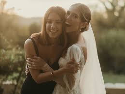 Nycitybride.com offers you an excellent selection of wedding veils, a luxurious selection of veils, among which you will definitely find a unique clearance for your wedding dress!it looks so romantic, exciting and tender! D4hw9gnfv4dqom