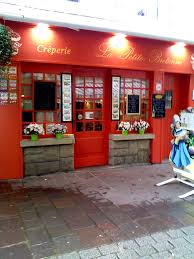 Situee Au Centre Ville Dans La Rue Touristique Et Pietonne De Pontivy La Creperie La Petite Bretonne Vous Propose De Petit Breton Breton Creperie Bretonne