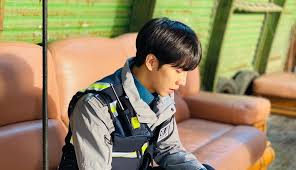 He has garnered further recognition as an actor and rose to. Lee Seung Gi S Forthcoming Drama Mouse Reveals Its First Teaser Kdramastars