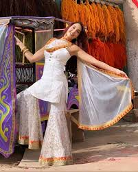 Nora fatehi aka our very own queen from morocco has set the hindi film industry on fire quite literally with her presence. Pin Auf Nora Fatehi