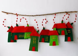 Case Ornamenti Set Di Otto Case Di Feltro Decorazione Per Appendere Arte Della Parete Colore Rosso Verd Felt House House Ornaments Felt Christmas Ornaments