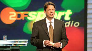 Das owl sportstudio findet regelmäßig mit vielen berühmten gästen und spannendem programm in blomberg statt. 1963 Bis 2018 Moderatoren Innen Des Sportstudios Zdfmediathek