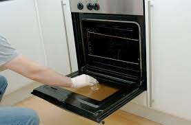 Im backofen lässt sich stark eingebrannten schmutz aus fett und stärke oft nur schwer entfernen. Backofen Glas Reinigen Anleitung In 4 Schritten
