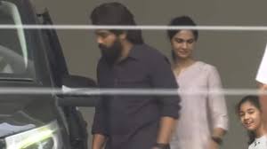 Allu Arjun leaves home for questioning as wife Sneha Reddy and daughter bid  him goodbye; fans say dont worry - Hindustan Times
