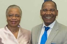 Graa machel dbe as m ne graa simbine sbni 17 october 1945 is a mozambican politician and humanitarian she is the widow of former sout. Faculdade Zumbi Dos Palmares Recebe Visita De Graca Machel Viuva De Mandela Noticias R7 Brasil