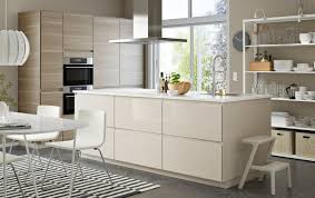 Kochen In Einer Modernen Oase Der Ruhe Moderne Kuche Kuche Beige Ikea Kuche