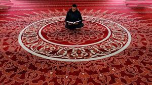 Mereka mengatakan, sesungguhnya diantara maksud terbesar dari i'tikaf adalah menggapai malam lailtul qadar, dan malam duapuluh satu termasuk malam ganjil pada sepuluh malam akhir. I Tikaf Di Jaman Now Itu Mengurangi Medsos 1