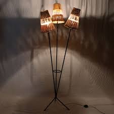Franzosische Metall Und Rattan Stehlampe 1950er Bei Pamono Kaufen