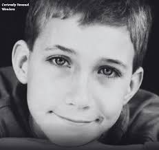 Disabled eagle becomes father to orphaned eaglet