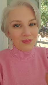 This is part 3 of the 5 things that I would never do as a solo esthetician.  As a solo esthetician I would never select a product line to use