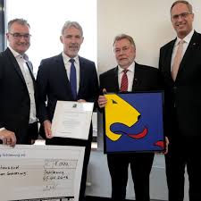 Die kriminellen behaupten unter verschiedenen vorwänden, im namen der bank des kunden anzurufen. Auszeichnung Von Sn Und Vr Bank Der Lowe Aus Dem Storchendorf Shz De