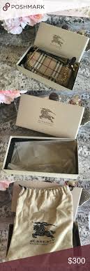 Choose from big and small sizes, from satchels to simple totes and leather handbags at asos. Ù†Ø¹Ù… ØªØ­Ø±Ù‚ Ø¬Ø¯Ø§Ù„ Burberry Clutch With Gold Chain Dsvdedommel Com