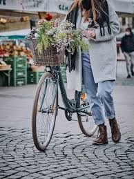Bei größeren flecken auf der anzughose sollten sie sie, je nach art des fleckes, mit geeigneten mitteln vorpräparieren, etwa mit fleckenspray oder. Fahrrad Reinigen Anleitung Und Tipps Fur Die Fahrradpflege Westwing