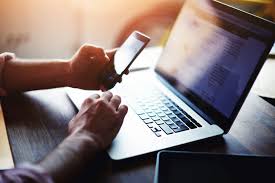 Brasileiro é um dos campeões em tempo conectado na internet | Em Movimento  | G1