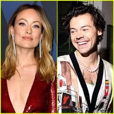 Olivia wilde was seen moving bags into harry styles'﻿ home on sunday, after packing them into her car at the home she previously shared with ﻿jason the new couple were first spotted together at a wedding in january. Uif Ty0gagobpm