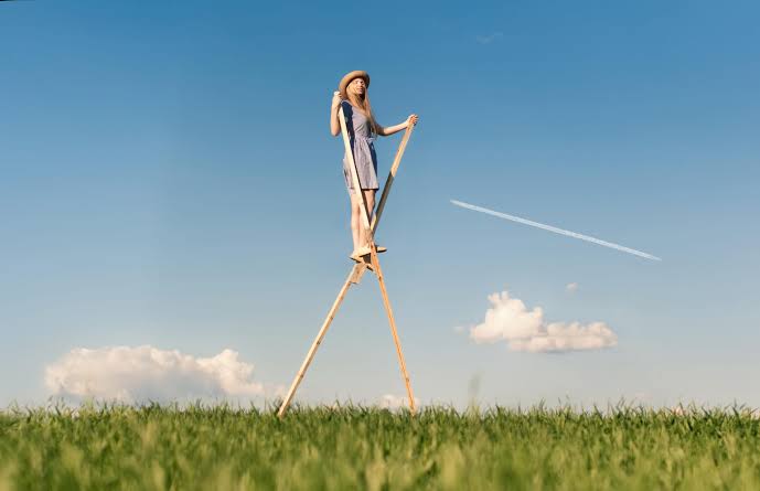  День ходіння на ходулях (Walk on Stilts Day)