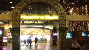 Awana skyway mempunyai 99 buah gondola biasa dan 10 buah gondola floor glass dan berupaya membawa seramai 3,000 penumpang satu arah setiap jam. Genting Highlands Kawasan Wisata Milik Orang Terkaya Di Malaysia Bisnis Liputan6 Com