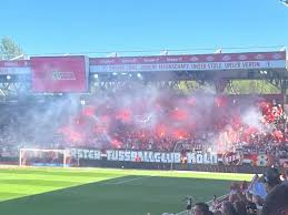 Wahnsinns-Stimmung: Unioner feiern drei Kölner! FC-Fans mit Pyro-Start
