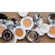 It Cosmetics Confidence In A Compact Foundation With Spf 50 Kami Connection Produtos De Beleza Cosmeticos E Cuidados Pessoais