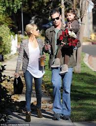 Sarah Michelle Gellar Says She S Tougher On Her Daughter Than Her Son Sarah Michelle Gellar Celebrity Moms Freddie Prinze