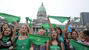 Le dijo que los países están le dijo que los países están esperando su compromiso. Argentinas Retoman Protestas Con Panuelos Verdes Por El Aborto Legal Diario Roatan